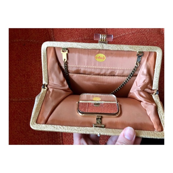 Vintage Handbags - Vtg POP UP MIRROR!!!!! Unique talking piece